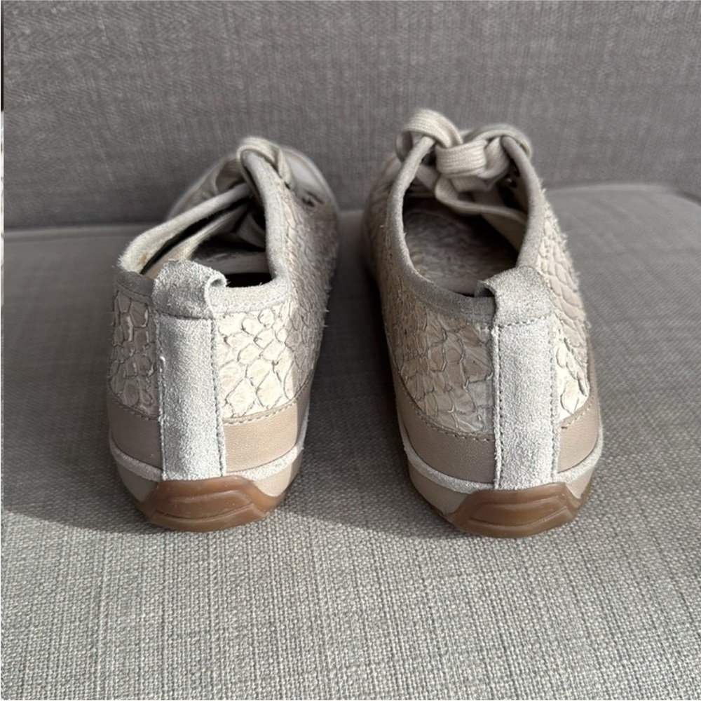 Charles David Cream Sneakers with Canvas Material and Low-Top Design - Picture 7 of 13